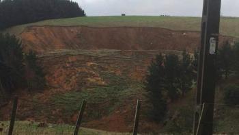 Landslide at Mercer, Waikato, March 2017 (photo: Chris Elbe)