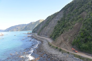 Rosy Morn landslide, SH1 south of Kaikoura, April 2017 (photo: New Zealand Transport Agency)