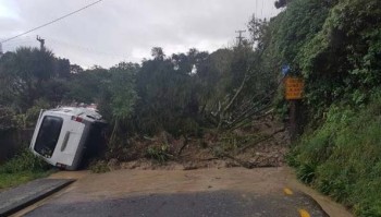 Plimmerton landslide, 15 August 2017 (photo: Stuff)