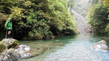 Floyd Pond, Tararua Range, March 2017 (photo: Joe Nawalaneic)