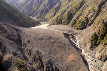 Hapuku dam breach looking upstream showing the natural spillway (photo: Environment Canterbury)