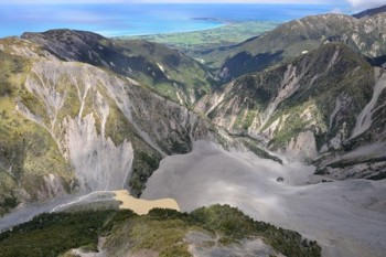 Hapuku landslide dam (photo: Environment Canterbury)