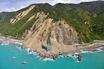 Landslide blocking SH1