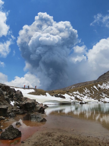 The 21 November 2012 eruption as viewed from the Emerald Lakes area.
