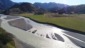 Erosion of farmland by the changed Clarence River course. 