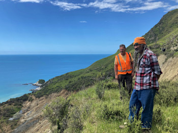 Murry Cave (Gisborne District Council) and Noel Pohatu (Ngāi Tāmanuhiri) at Whareongaonga