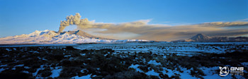 Mount Ruapehu eruption at sunrise 19 June 1995