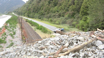 Deception Point rockfall near Otira (photo: NZTA)