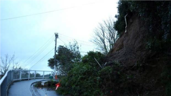 Devon Street landslide (Photo: Cameron Burnell / Stuff)