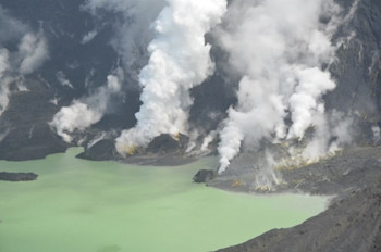 View of the active vent area producing strong steam and gas emission. Wednesday October 5 when no ash was present.