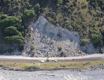 SH1 south of Kaikoura, 8 March 2017 (photo: New Zealand Transport Agency)