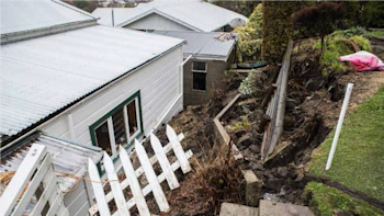 Bank collapse at Oamaru (Photo: George Heard/Stuff)