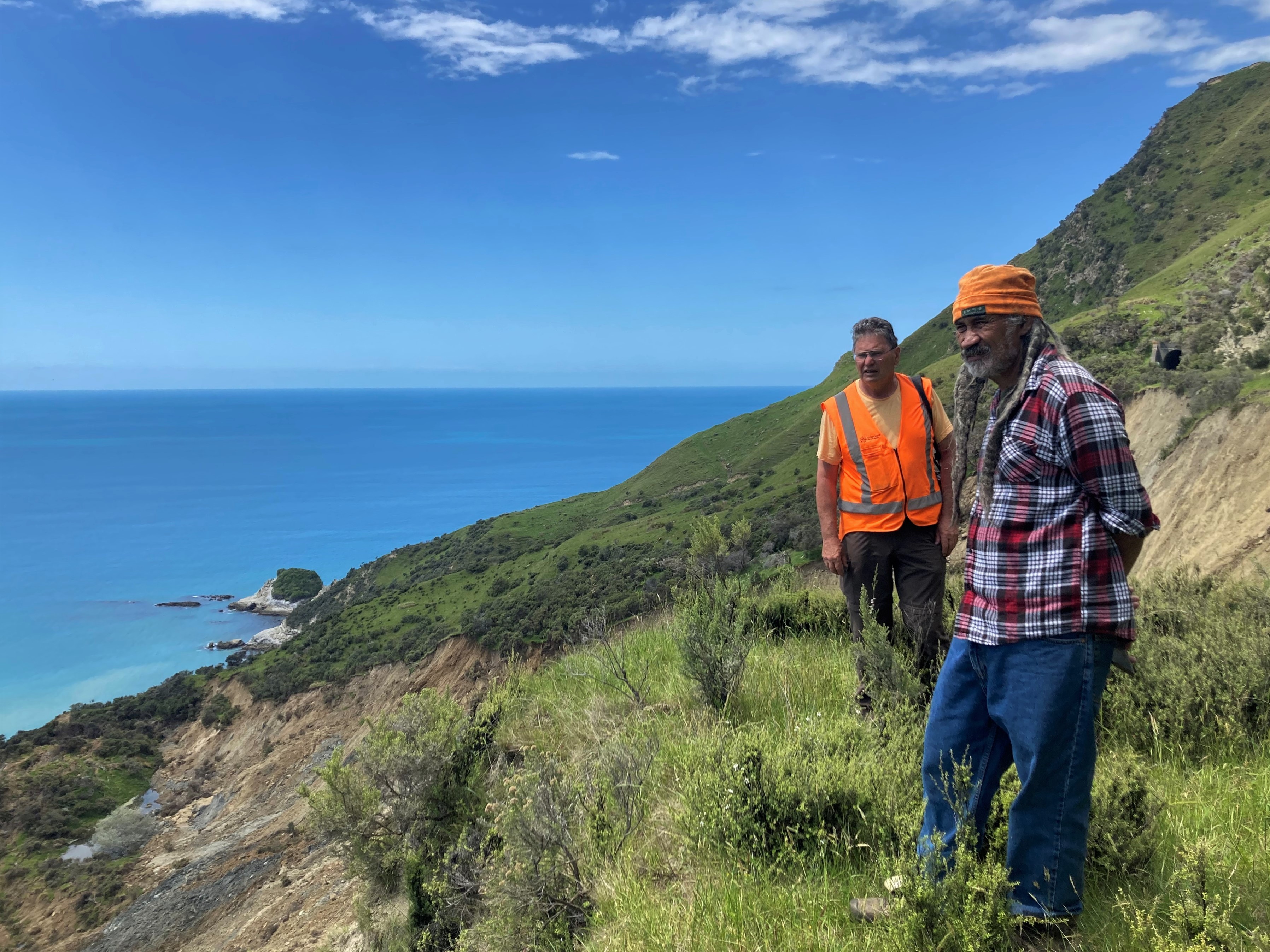 Murry Cave (Gisborne District Council) and Noel Pohatu (Ngāi Tāmanuhiri) at Whareongaonga